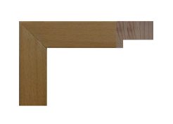 Moldura tipo caja de madera de haya vaporizada modelo 027-HY, con acabado natural y perfil recto alto que realza la veta de la madera