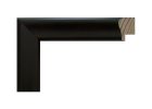 Moldura modelo 028-054 fabricado en madera de pino finger, acabado en color negro lacado mate. Perfil redondeado de líneas suaves y elegantes, ideal para enmarcar fotografías o láminas con un estilo moderno y sobrio