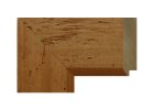 Moldura rústica miel 074-023, fabricada en madera de ayous. Moldura con textura marcada y acabado en tono miel cálido, ideal para enmarcar fotografías, láminas o espejos con un toque acogedor y artesanal.