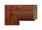 Moldura rústica cerezo 074-024, fabricada en madera de ayous. Moldura con textura marcada y acabado en tono cerezo oscuro, ideal para enmarcar fotografías, láminas o espejos con un toque cálido y artesanal.