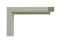 Moldura blanca fabricada en madera de pino, modelo 117-030. Moldura de líneas rectas y acabado liso, ideal para enmarcar fotografías, láminas o cuadros. Su diseño minimalista y luminoso combina con cualquier estilo decorativo, aportando un toque moderno y elegante.