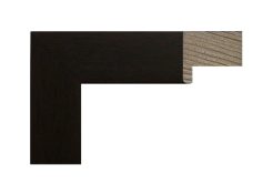 Moldura de madera color wengué, tipo caja con unión finger, modelo 132-026. Moldura de líneas rectas y acabado oscuro satinado, ideal para cuadros, fotografías o espejos. Su tono profundo aporta elegancia y un estilo contemporáneo.