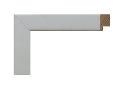 Moldura color blanca lacada, modelo 241-030. Fabricada en madera de pino finger con acabado liso y satinado. Su tono blanco neutro y diseño minimalista aportan luminosidad y elegancia, ideal para enmarcar fotografías, láminas o ilustraciones en interiores modernos, escandinavos o contemporáneos.