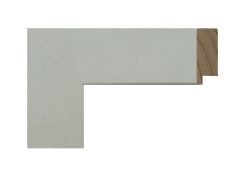 Moldura de madera finger joint lacada en color blanco con diseño plano y acabado liso, ideal para enmarcar cuadros, láminas y fotografías aportando un estilo moderno, minimalista y decorativo.