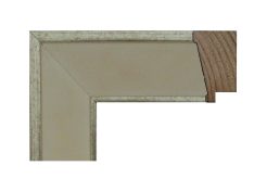 Moldura de madera color marfil con filos plateados y acabado interior elegante