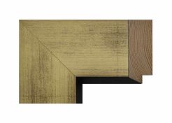 Moldura de madera de pino finger joint con acabado oro mate y sutiles marcas de cepillado, combinado con un filo interior negro que aporta contraste y profundidad al conjunto.