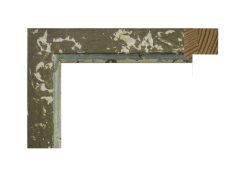 Moldura gris jaspeado con filo plata fabricada en madera de pino finger, modelo 115-041. Moldura elegante y moderna ideal para cuadros, fotografías o espejos. Acabado de alta calidad con un diseño contemporáneo que aporta estilo y sobriedad a cualquier decoración.