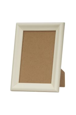 Portafoto modelo 028-030 fabricado en madera de pino finger, con acabado blanco lacado mate. Marco de perfil redondeado, estilo clásico y luminoso, con soporte trasero para colocarlo en posición vertical u horizontal, ideal para fotografías o retratos