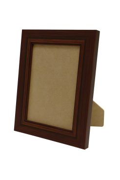 Portafoto burdeos de madera de pino, acabado mate uniforme y diseño limpio, ideal para enmarcar fotos con un estilo clásico y discreto.