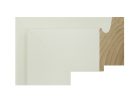 Moldura blanca lacada 098-030, fabricada en madera de pino finger. Moldura blanca con un elegante perfil biselado y acabado uniforme, ideal para enmarcar espejos, obras clásicas o modernas con un toque luminoso y sofisticado.