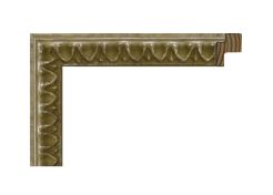 Moldura labrada color plata envejecida, modelo 250-098. Fabricada en madera de pino finger con elegante relieve barroco y acabado plateado con pátina antigua. Su diseño clásico y artesanal lo hace ideal para enmarcar espejos, fotografías u obras de arte con un toque sofisticado y atemporal.