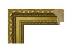 Marco 054-005 color oro, fabricado en madera de pino finger. Moldura labrada clásica con perfil ornamentado y acabado dorado satinado, ideal para enmarcar obras decorativas, fotografías o espejos con un toque elegante y tradicional