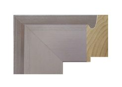 Moldura plata 098-098, fabricada en madera de pino finger. Moldura con acabado plateado liso y diseño sobrio, ideal para enmarcar espejos, cuadros o fotografías con elegancia y modernidad.