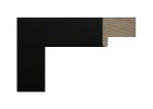 Marco de madera lacado en negro, tipo caja con unión finger, modelo 132-054. Moldura de líneas rectas y acabado mate, ideal para enmarcar cuadros, fotografías o espejos. Su color negro profundo aporta un estilo moderno y elegante a cualquier ambiente.