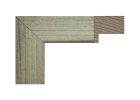 Marco de madera color plata, tipo caja con unión finger, modelo 132-098. Moldura de líneas rectas y acabado metalizado mate, ideal para enmarcar cuadros, fotografías o espejos. Su tono plateado aporta luminosidad y un toque contemporáneo y elegante.