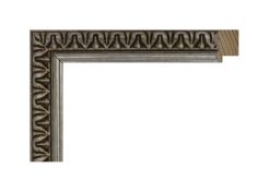Marco barroco color plata, modelo 185-098. Moldura decorativa fabricada en madera de pino finger, con relieve clásico de estilo barroco y acabado en película plateada satinada. Su diseño elegante y ornamentado es ideal para enmarcar espejos, fotografías o láminas, aportando un toque distinguido y sofisticado a la decoración.