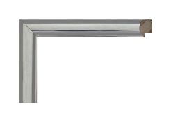 Marco color plata brillo, modelo 196-027. Moldura fabricada en madera de pino finger forrada en aluminio con acabado lacado de alto brillo. Presenta un perfil redondeado y superficie reflectante que aporta un estilo moderno, elegante y luminoso, ideal para enmarcar fotografías, espejos o láminas en espacios contemporáneos o minimalistas.