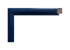Marco color azul brillo, modelo 196-075. Fabricado en madera de pino finger forrada en aluminio con acabado lacado de alto brillo. Su superficie lisa y perfil redondeado ofrecen un estilo moderno y elegante, ideal para enmarcar fotografías, láminas o espejos en interiores actuales, juveniles o con inspiración náutica.
