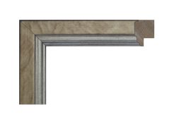 Marco color champagne con filo plata, modelo 225-005. Fabricado en madera de pino Finger Joint con acabado satinado en tono champagne y delicado borde plateado. Un diseño elegante y versátil, ideal para enmarcar fotografías, espejos o láminas, aportando un toque sofisticado y luminoso a la decoración.