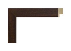 Marco color nogal, modelo 241-024. Fabricado en madera de ayous con acabado satinado que realza la veta y profundidad del tono nogal. Su diseño sobrio y elegante aporta un estilo clásico y cálido, ideal para enmarcar obras, fotografías o láminas decorativas en salones, despachos o espacios con decoración tradicional.
