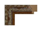 Marco de madera de ayous color oro con diseño barroco, modelo 323-005. Moldura decorativa con relieves tallados y acabado envejecido en tonos dorados y grisáceos, ideal para enmarcar obras de arte clásicas, espejos o retratos. Aporta un estilo elegante y tradicional a cualquier ambiente.