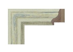 Marco blanco decapado en madera de ayous con pátina en tonos plata y azul, acabado mate sin brillo que realza la veta natural, ideal para enmarcar fotografías y láminas decorativas de estilo vintage.