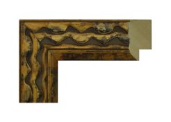 Marco de madera de ayous en acabado oro labrado