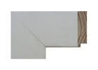 Marco de madera de pino finger joint con acabado blanco lacado liso, de superficie uniforme y aspecto limpio, con perfil recto y líneas sencillas que aportan un estilo sobrio y contemporáneo.