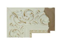 Marco de madera blanco labrado con relieve clásico y acabado decapado