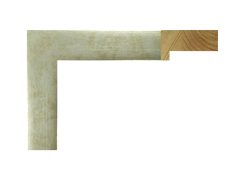 Moldura tipo cajón acabado en película plateada satinada, modelo 181-098. Moldura lisa fabricada en madera de pino finger, con superficie metálica en tono plata mate de aspecto elegante y discreto. Su diseño sobrio y contemporáneo es perfecto para enmarcar espejos, láminas o fotografías en interiores modernos y luminosos.