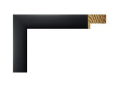 Moldura tipo cajón color negro mate, modelo 275-054. Fabricada en madera de pino finger con acabado lacado liso. Su diseño moderno y sobrio lo hace ideal para enmarcar fotografías, obras de arte o espejos, aportando un estilo contemporáneo, elegante y con contraste visual en cualquier ambiente.