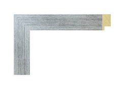 Moldura color plata rayada, modelo 241-198. Fabricada en madera de ayous con un elegante acabado metalizado efecto rayado. Su superficie texturizada combina brillo y sutileza, ideal para enmarcar obras de arte, fotografías o espejos, aportando un estilo moderno y sofisticado a cualquier ambiente.