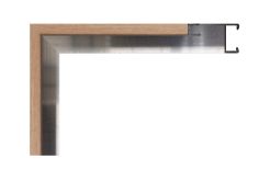 Marco de aluminio integral con chapa color roble, modelo 124-RB. Moldura metálica con recubrimiento efecto madera natural, que une la solidez del aluminio con el acabado cálido y atemporal del roble. Ideal para enmarcar láminas, fotografías o certificados, aportando elegancia y naturalidad.