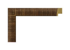 Moldura color nogal, modelo 187-024. Moldura fabricada en madera de Ayous con textura lineal tallada y acabado satinado en tono nogal oscuro. Su diseño natural y elegante aporta calidez y sofisticación, ideal para enmarcar fotografías, obras gráficas o espejos, combinando a la perfección con ambientes clásicos o contemporáneos.